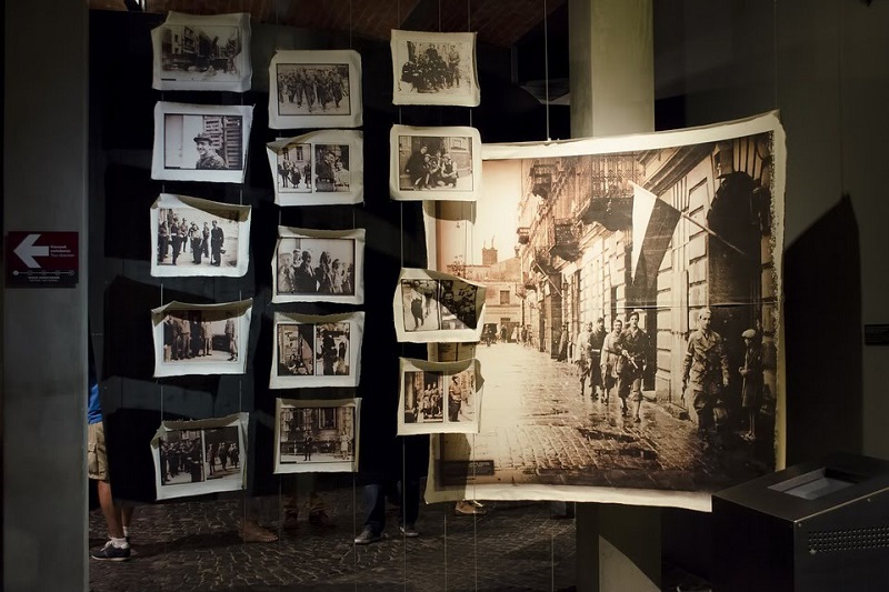 Warszawa historycznie i naukowo   -   wycieczka szkolna  trzydniowa